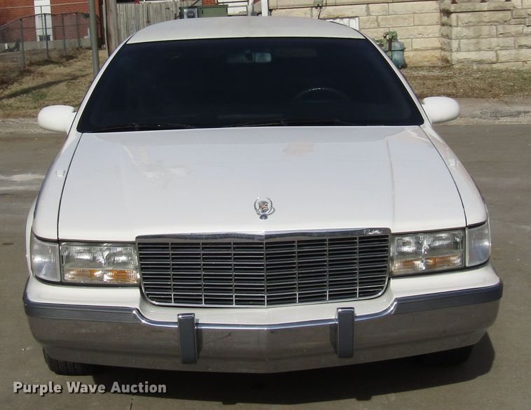 image for item DH8385 1996 Cadillac Fleetwood limousine
