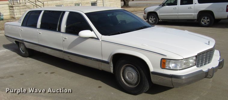 image for item DH8385 1996 Cadillac Fleetwood limousine
