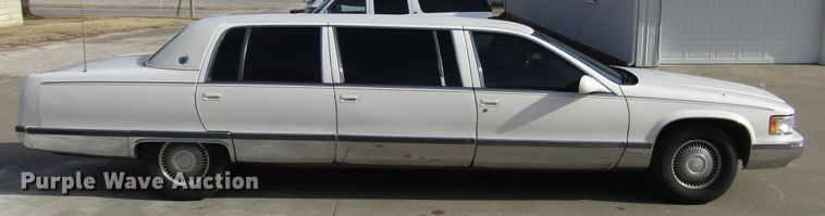 image for item DH8385 1996 Cadillac Fleetwood limousine