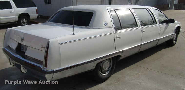 image for item DH8385 1996 Cadillac Fleetwood limousine