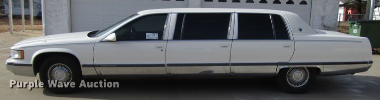 image for item DH8385 1996 Cadillac Fleetwood limousine