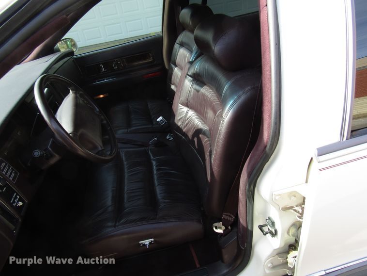 image for item DH8385 1996 Cadillac Fleetwood limousine