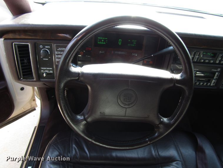 image for item DH8385 1996 Cadillac Fleetwood limousine