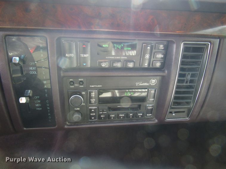 image for item DH8385 1996 Cadillac Fleetwood limousine