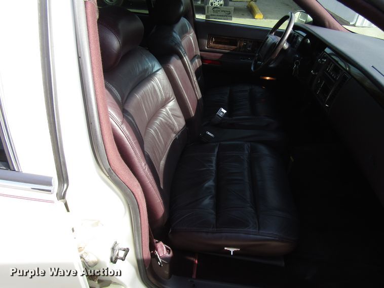 image for item DH8385 1996 Cadillac Fleetwood limousine