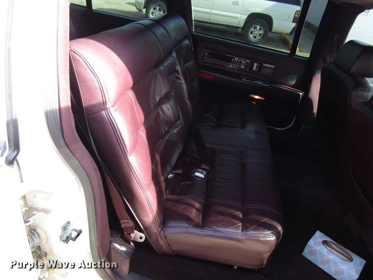 image for item DH8385 1996 Cadillac Fleetwood limousine