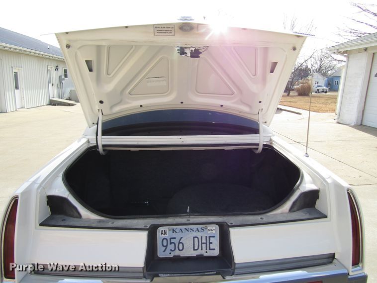 image for item DH8385 1996 Cadillac Fleetwood limousine