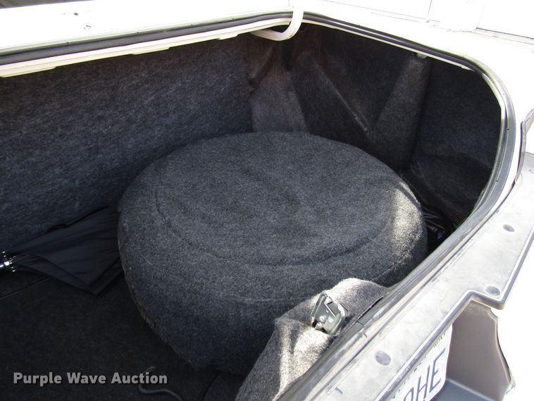 image for item DH8385 1996 Cadillac Fleetwood limousine