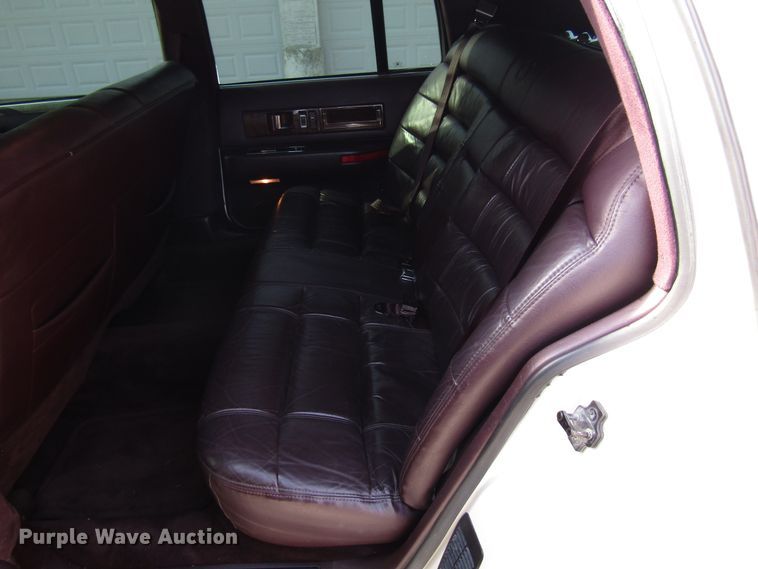 image for item DH8385 1996 Cadillac Fleetwood limousine