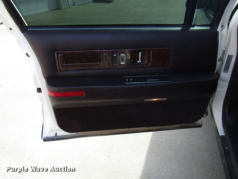 image for item DH8385 1996 Cadillac Fleetwood limousine