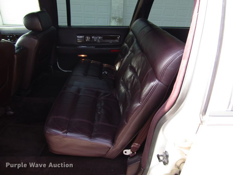 image for item DH8385 1996 Cadillac Fleetwood limousine