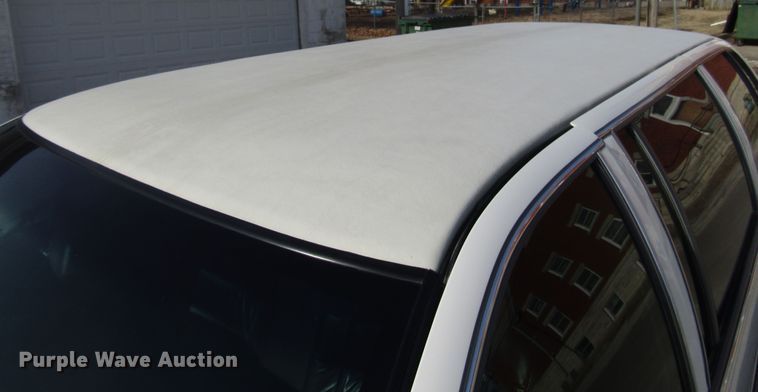 image for item DH8385 1996 Cadillac Fleetwood limousine