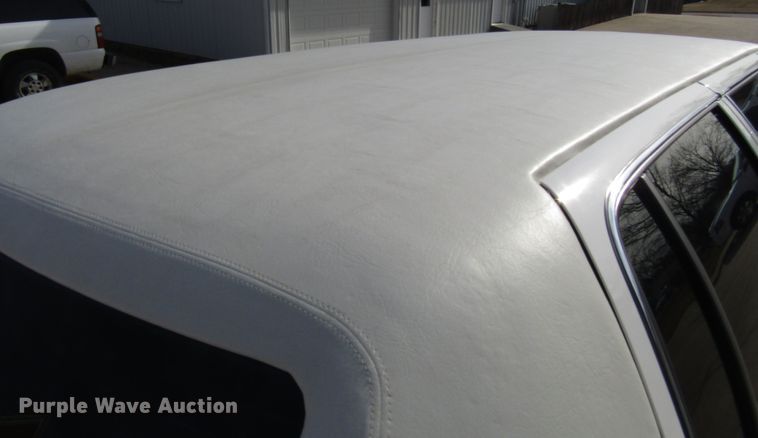 image for item DH8385 1996 Cadillac Fleetwood limousine