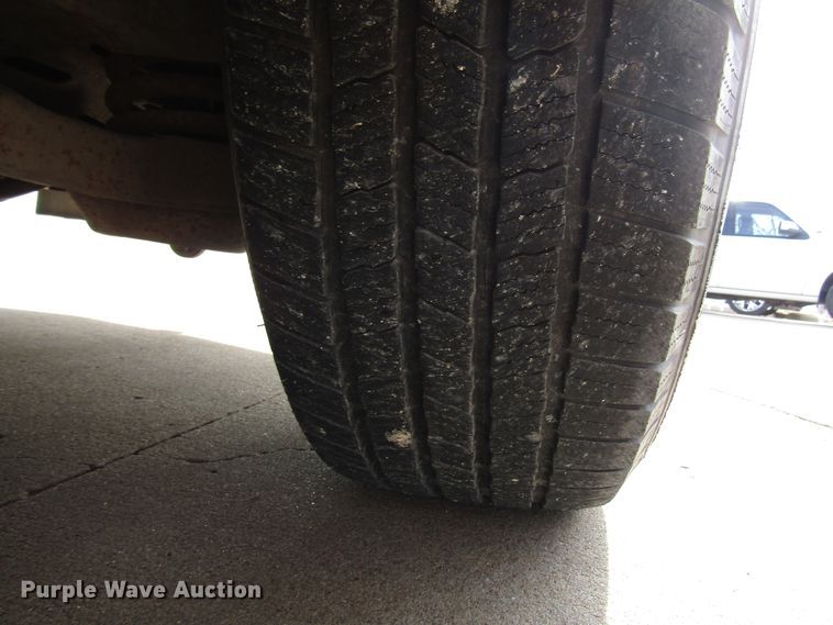 image for item DH8385 1996 Cadillac Fleetwood limousine