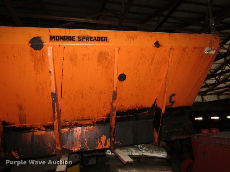 image for item DH8389 Monroe MV/MSV V-box spreader