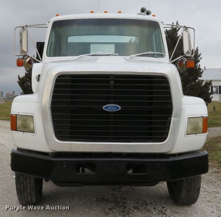 image for item DI2022 1993 Ford L8000 AeroMax flatbed truck
