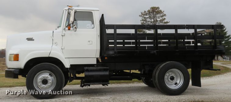 image for item DI2022 1993 Ford L8000 AeroMax flatbed truck