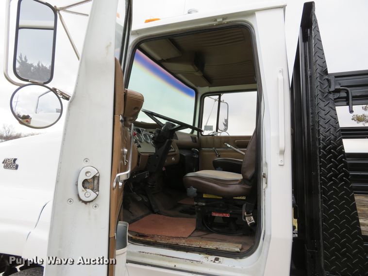 image for item DI2022 1993 Ford L8000 AeroMax flatbed truck