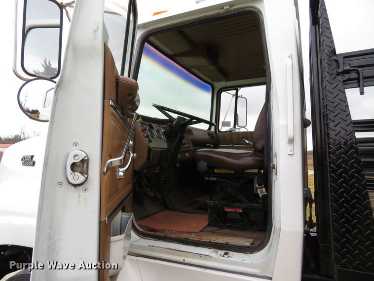 image for item DI2022 1993 Ford L8000 AeroMax flatbed truck