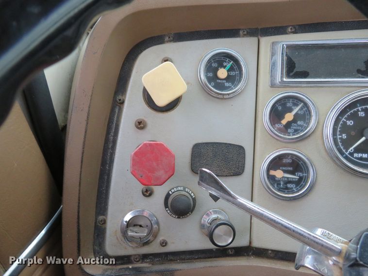 image for item DI2022 1993 Ford L8000 AeroMax flatbed truck