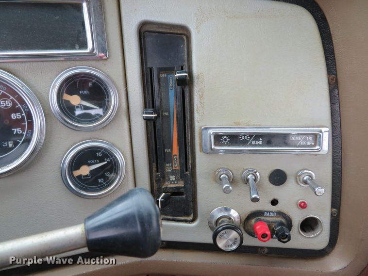 image for item DI2022 1993 Ford L8000 AeroMax flatbed truck