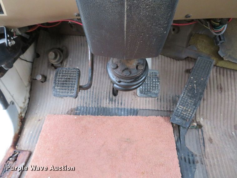 image for item DI2022 1993 Ford L8000 AeroMax flatbed truck