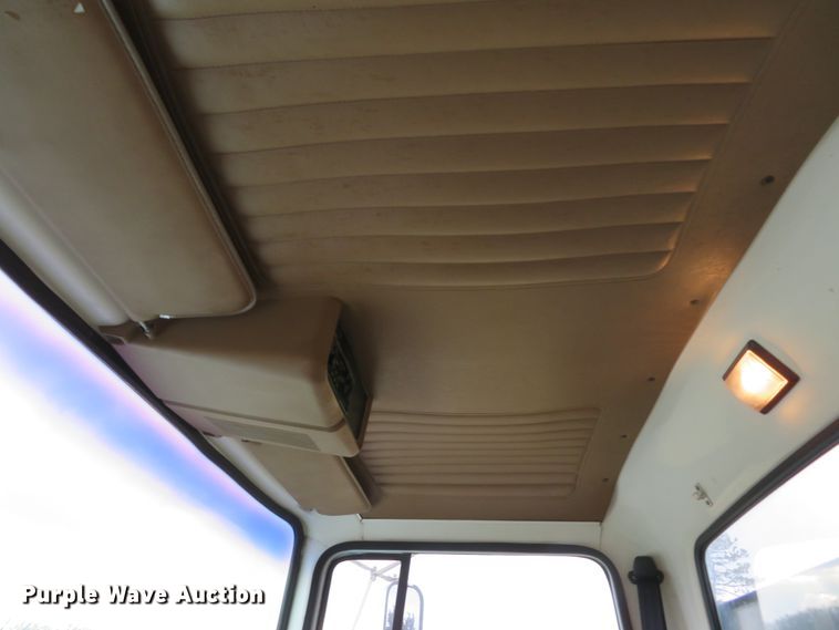 image for item DI2022 1993 Ford L8000 AeroMax flatbed truck