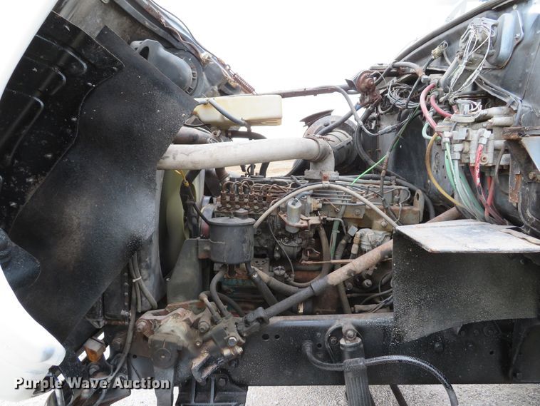 image for item DI2022 1993 Ford L8000 AeroMax flatbed truck