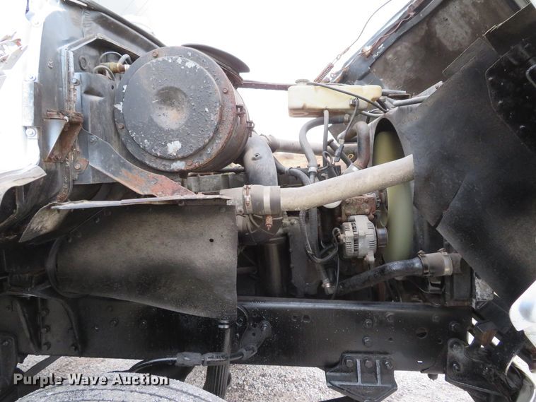 image for item DI2022 1993 Ford L8000 AeroMax flatbed truck