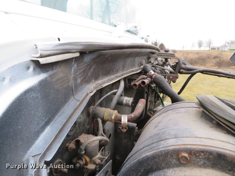 image for item DI2022 1993 Ford L8000 AeroMax flatbed truck