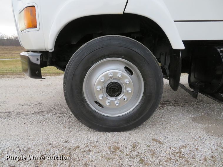 image for item DI2022 1993 Ford L8000 AeroMax flatbed truck