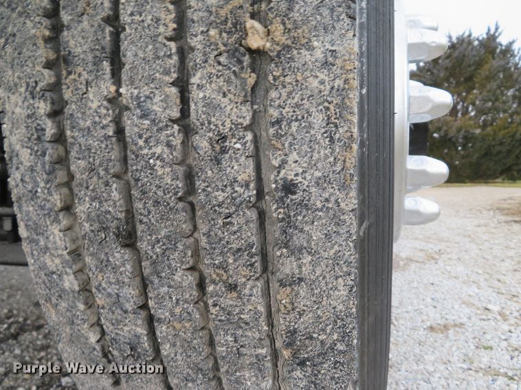 image for item DI2022 1993 Ford L8000 AeroMax flatbed truck