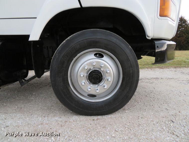 image for item DI2022 1993 Ford L8000 AeroMax flatbed truck