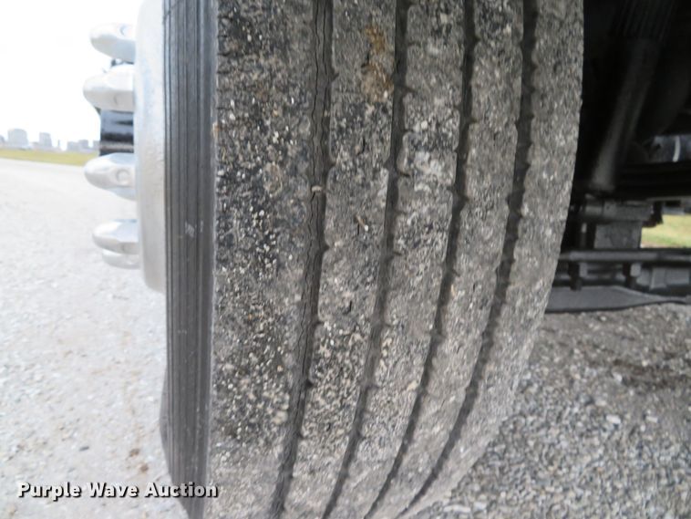 image for item DI2022 1993 Ford L8000 AeroMax flatbed truck