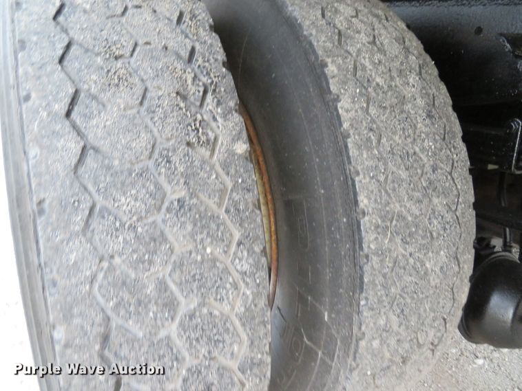 image for item DI2022 1993 Ford L8000 AeroMax flatbed truck