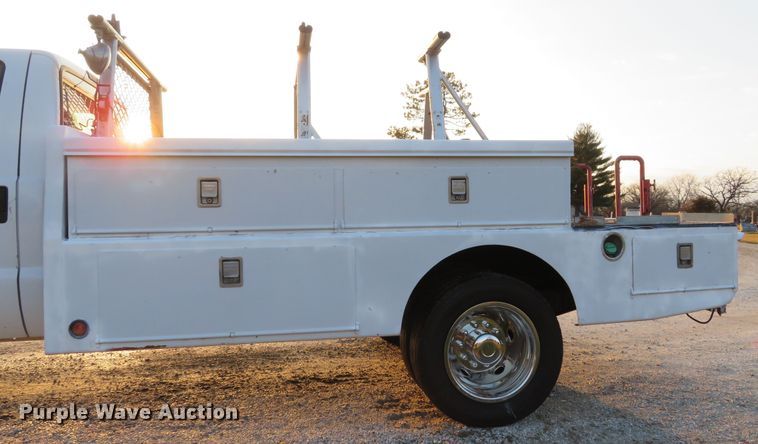 image for item DI2024 2005 Ford F550 Super Duty XL utility truck