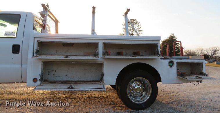 image for item DI2024 2005 Ford F550 Super Duty XL utility truck