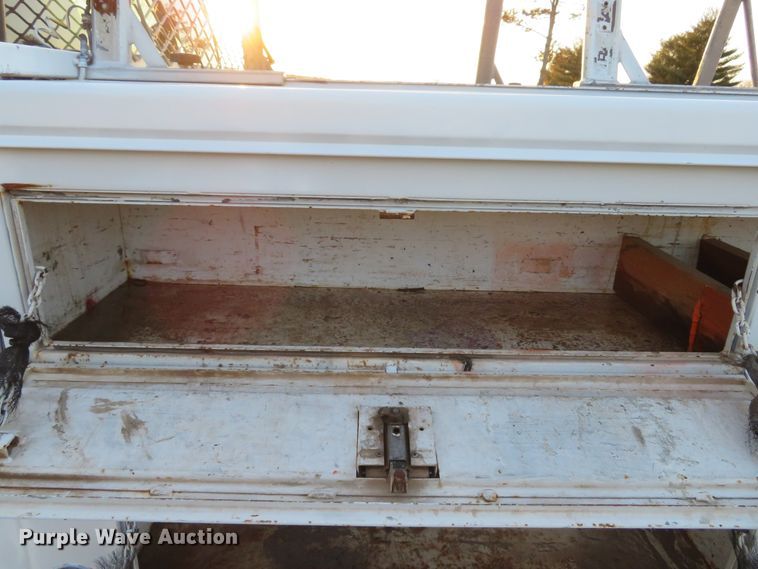 image for item DI2024 2005 Ford F550 Super Duty XL utility truck