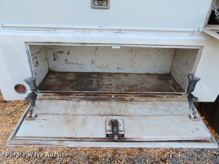 image for item DI2024 2005 Ford F550 Super Duty XL utility truck