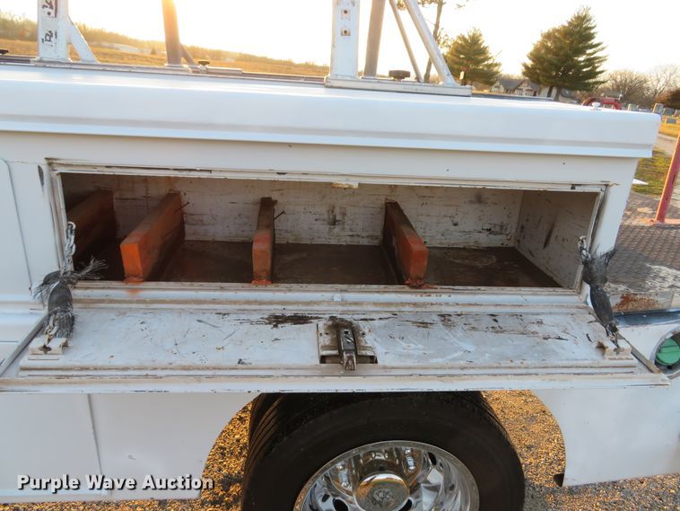 image for item DI2024 2005 Ford F550 Super Duty XL utility truck