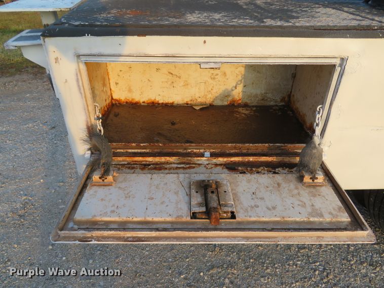 image for item DI2024 2005 Ford F550 Super Duty XL utility truck