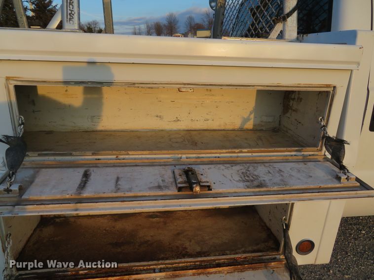 image for item DI2024 2005 Ford F550 Super Duty XL utility truck