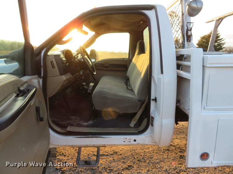 image for item DI2024 2005 Ford F550 Super Duty XL utility truck