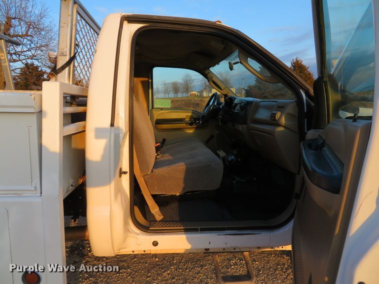 image for item DI2024 2005 Ford F550 Super Duty XL utility truck