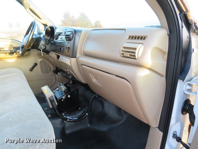 image for item DI2024 2005 Ford F550 Super Duty XL utility truck