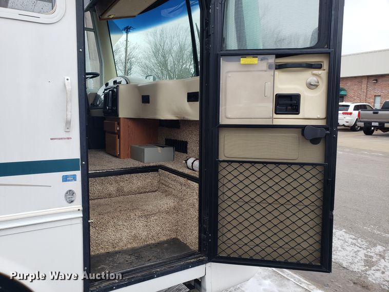 image for item EL9758 2002 Monaco Cayman RV