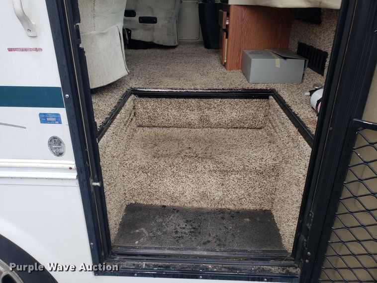 image for item EL9758 2002 Monaco Cayman RV