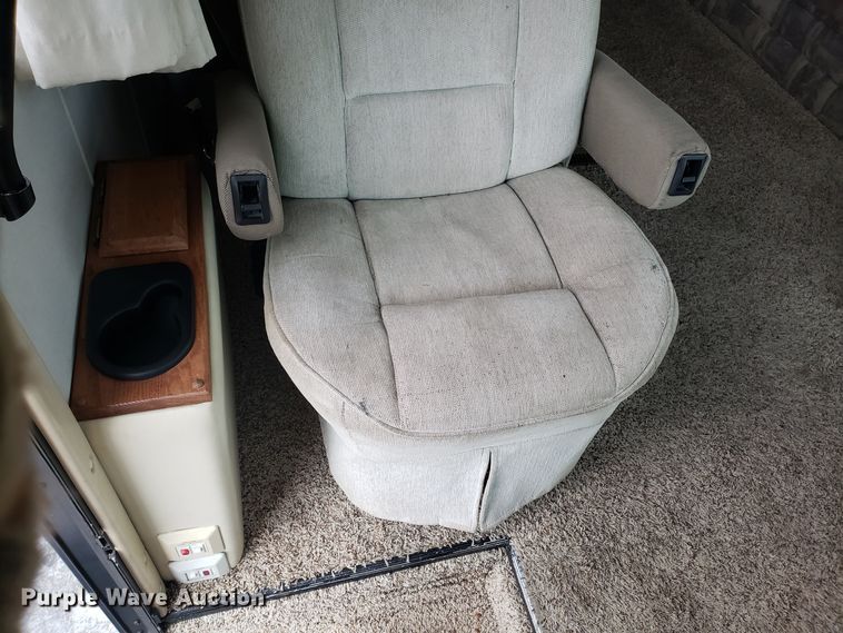 image for item EL9758 2002 Monaco Cayman RV