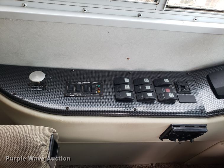 image for item EL9758 2002 Monaco Cayman RV