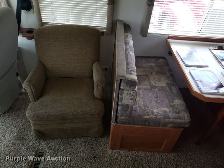 image for item EL9758 2002 Monaco Cayman RV